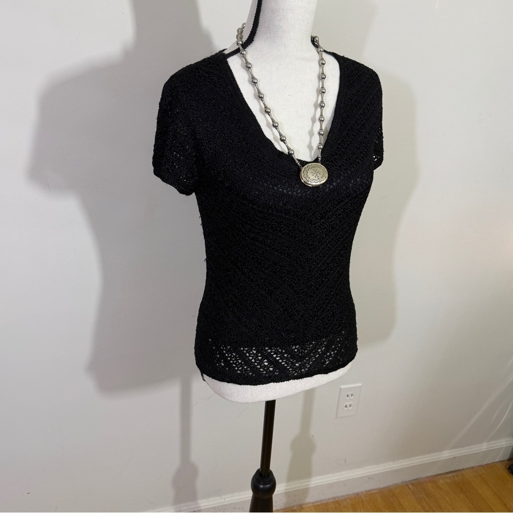 Jones Wear Black Crochet V-Neck Short Sleeve Top New with tags - Picture 3 of 12
